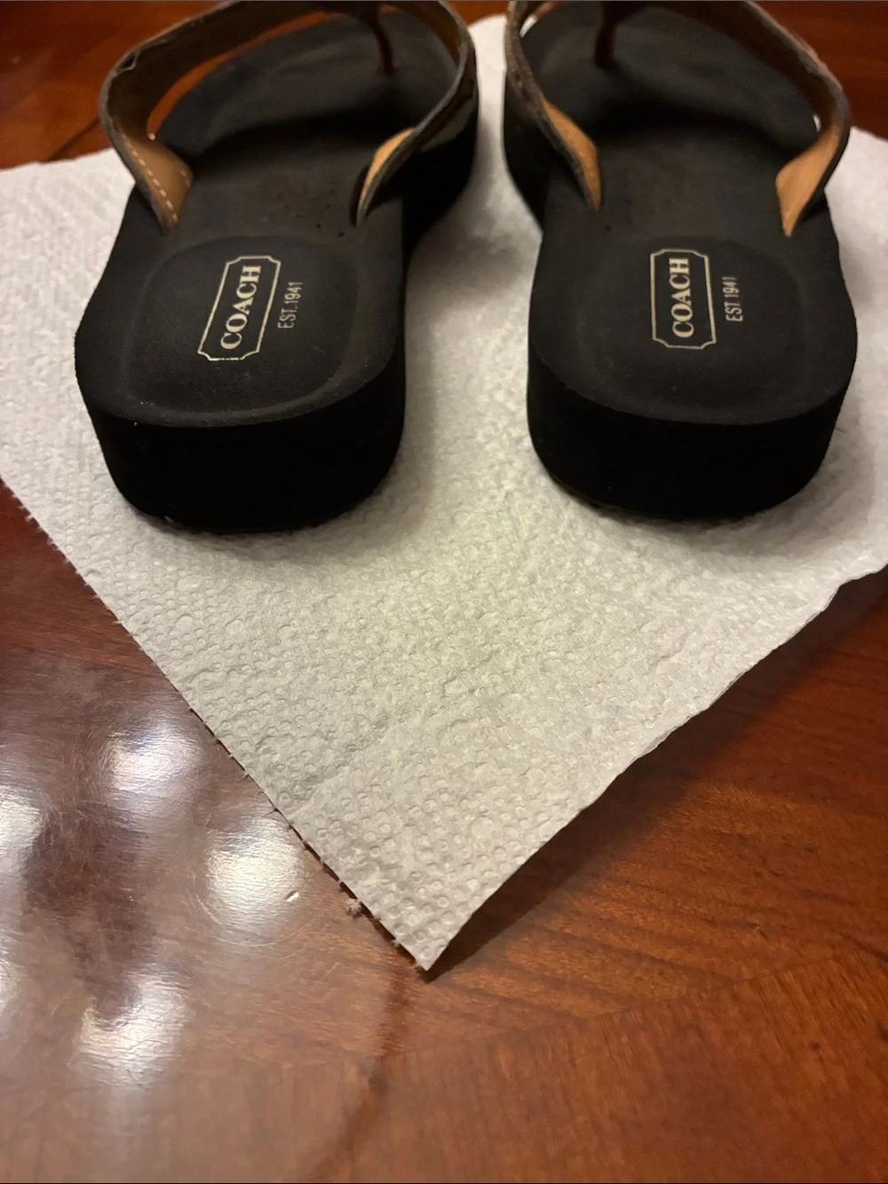 COACH. Women’s Black Footbed with Brown Signature Canvas Thong Sandals. Size 6.5